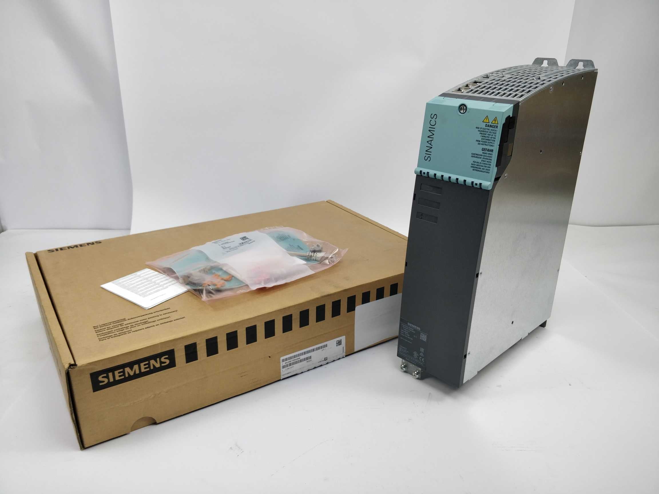 6SL3120-1TE23-0AA4 SINAMICS S120 single motor module rating plate and DC link connection